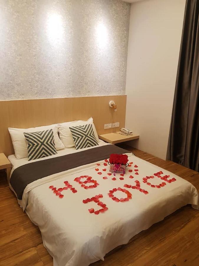 The Tree Hotel Muar Exterior foto